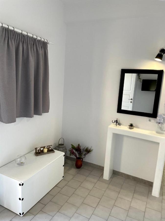 Sabbia Calda Apartments Perissa  Bagian luar foto