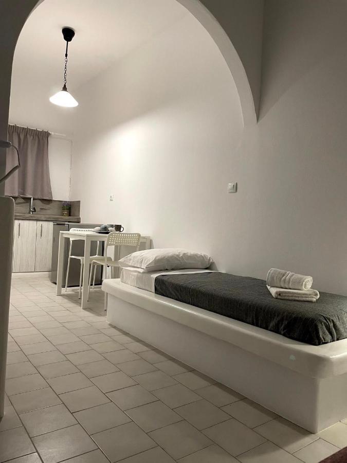 Sabbia Calda Apartments Perissa  Bagian luar foto