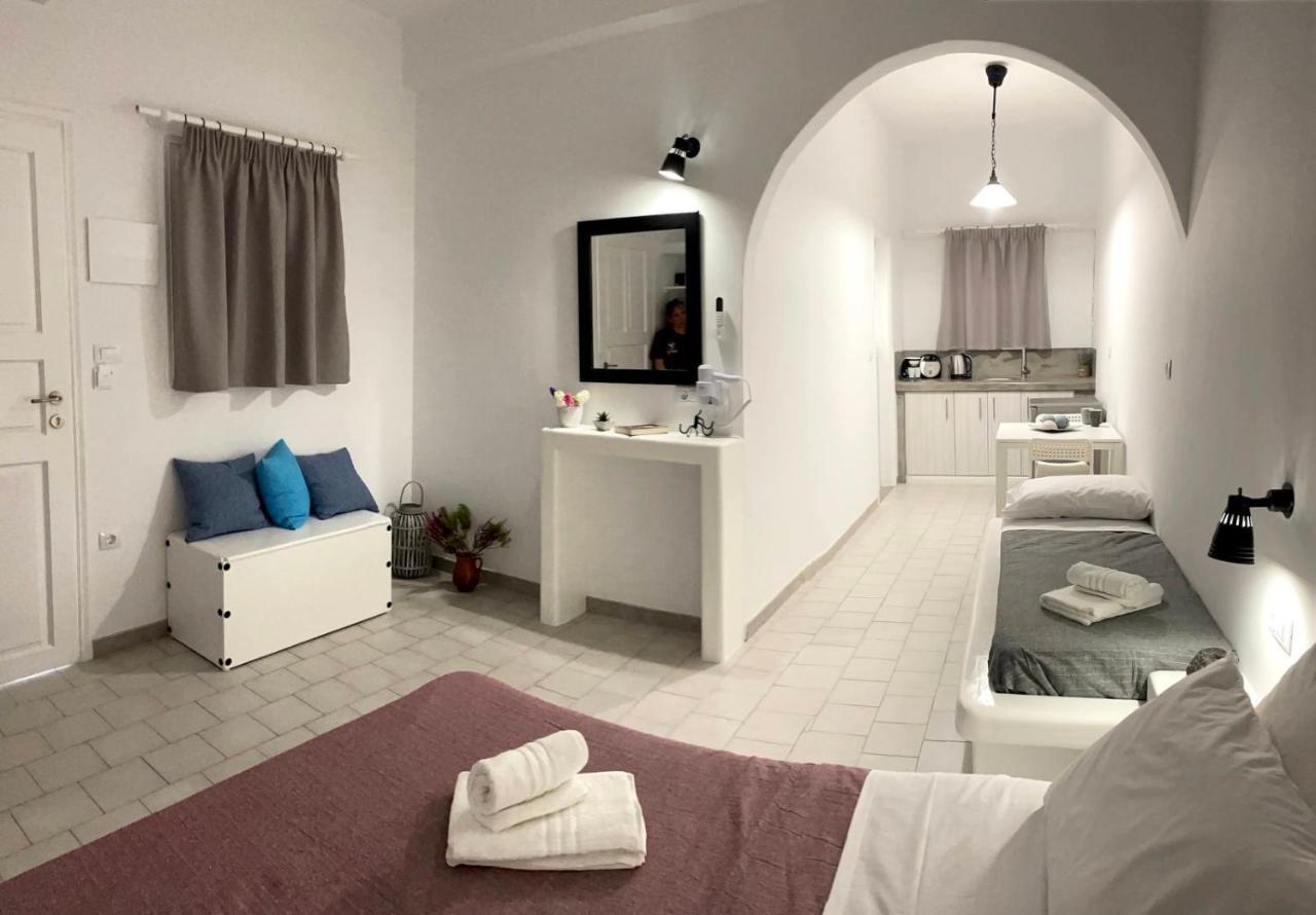 Sabbia Calda Apartments Perissa  Bagian luar foto