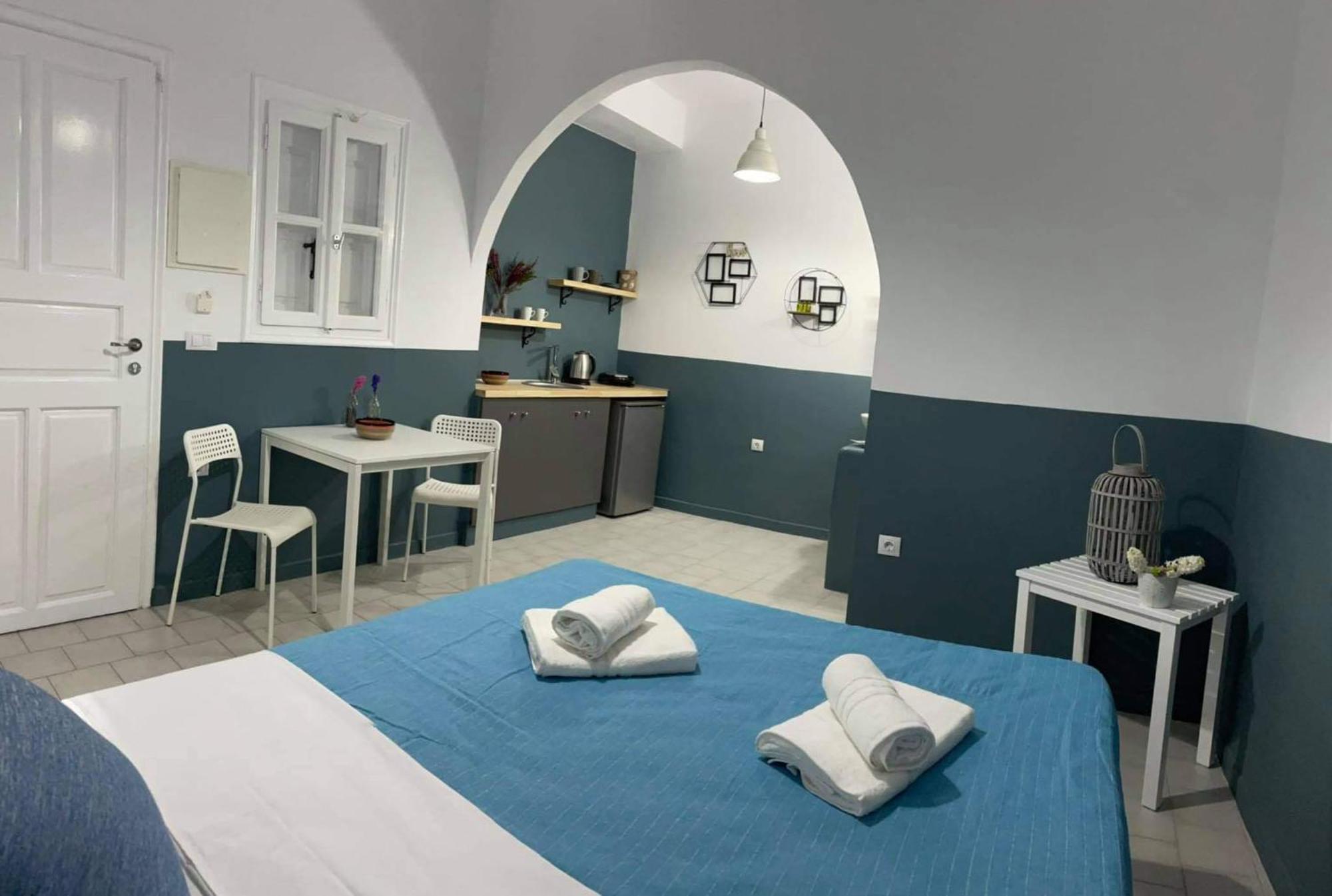 Sabbia Calda Apartments Perissa  Bagian luar foto