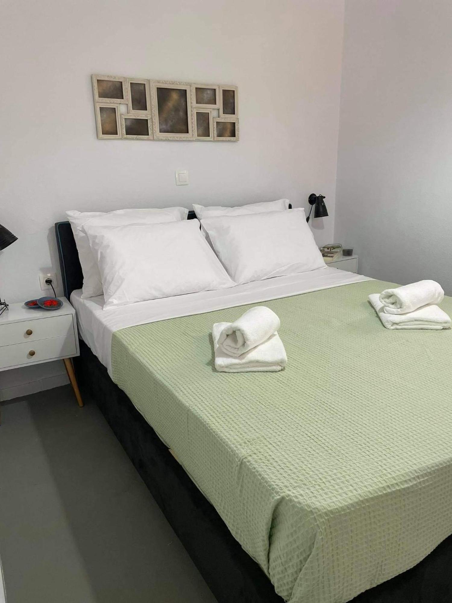 Sabbia Calda Apartments Perissa  Bagian luar foto